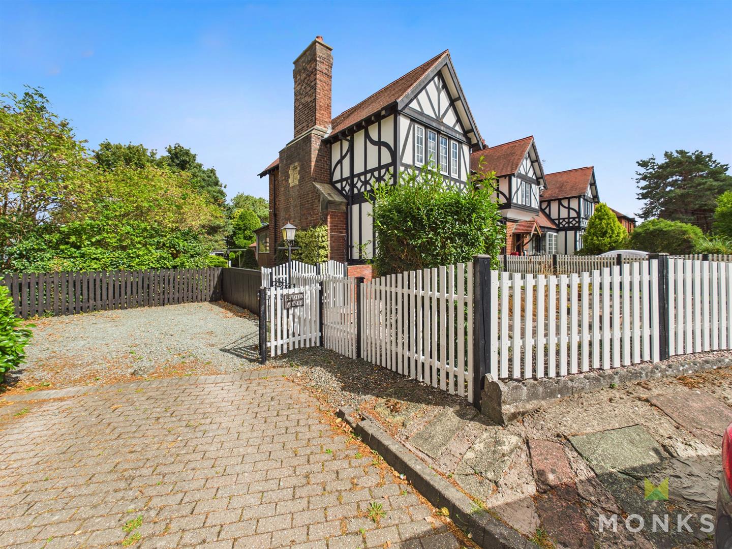 1 Station Avenue, Wrexham, LL14 5LU For Sale